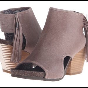 OTBT free spirit fringe open tie booties
